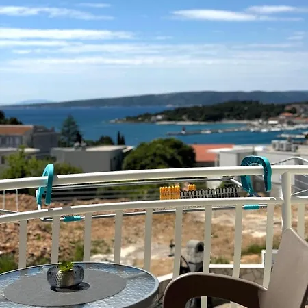 Cozy Rosmarin With A Sea View Lejlighed Krk Town